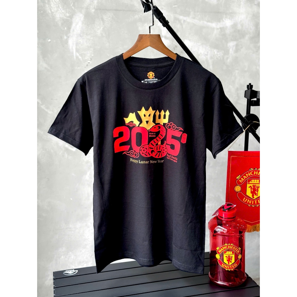 ÁO THUN THỜI TRANG CLB MU MỪNG NĂM MỚI 2025 - TẾT 2025