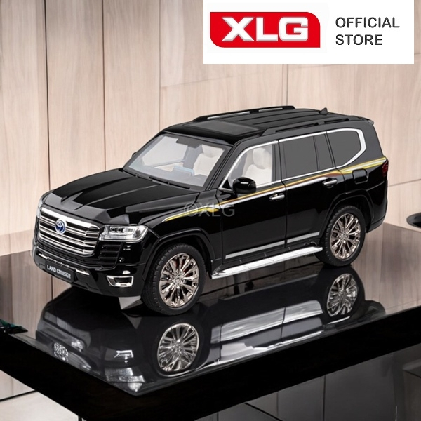 Mô hình xe Toyota Land Cruiser LC300 1:18 cao cấp bằng hợp kim có đèn nhạc còi