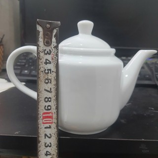 Ấm trà sứ trắng Bát Tràng dáng trụ