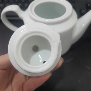 Ấm trà sứ trắng Bát Tràng dáng trụ