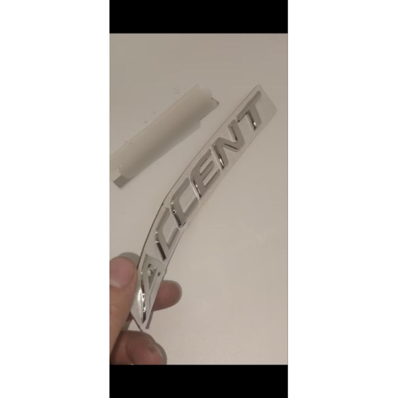 logo chữ nổi ACCENT chất liệu nhựa ABS mạ bóng chuyên dùng cho xe hyundai accent , có miếng dán kèm 