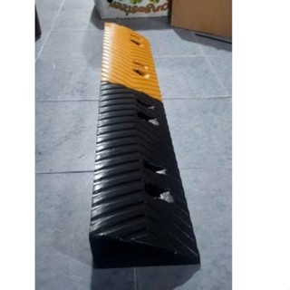 Dốc bục lên xuống xe bằng cao su đặc cao 7cm , cầu dốc cao su cao 7cm