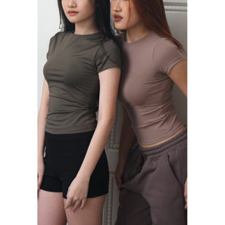 Áo thun vải Poly trơn form ôm tôn dáng tay ngắn | SLIM TOP