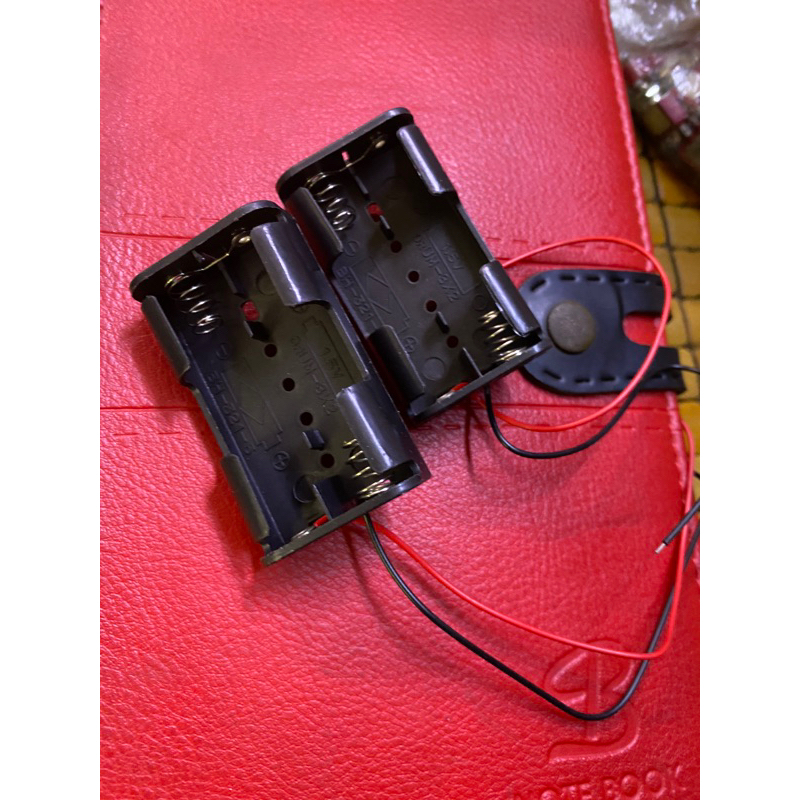 Bộ khay 2 pin 1.5V giá cho 5 chiếc