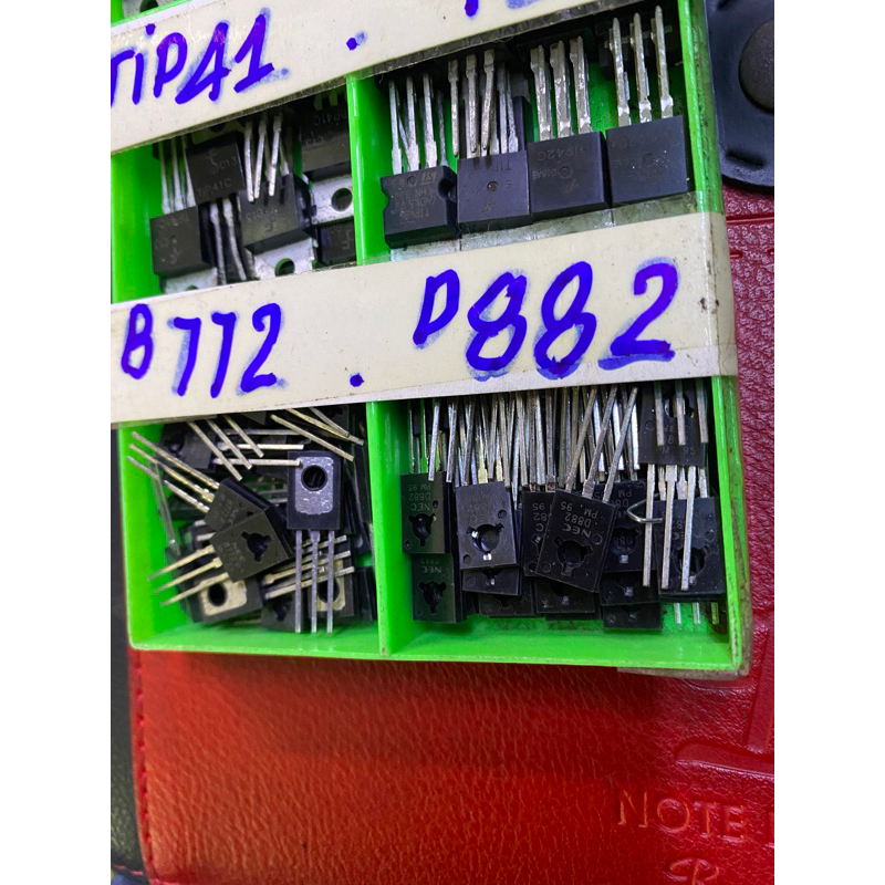 Đèn B772 VàD882 bán 20 chiếc