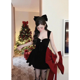 Đầm nhung xoè nơ ngực