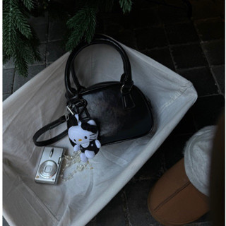   TẶNG KÈM CHARM NƠ  TÚI BASIC BAG• Túi xách nữ phù hợp với mọi outfit chất da pu sần đứng form• IS BAG• 