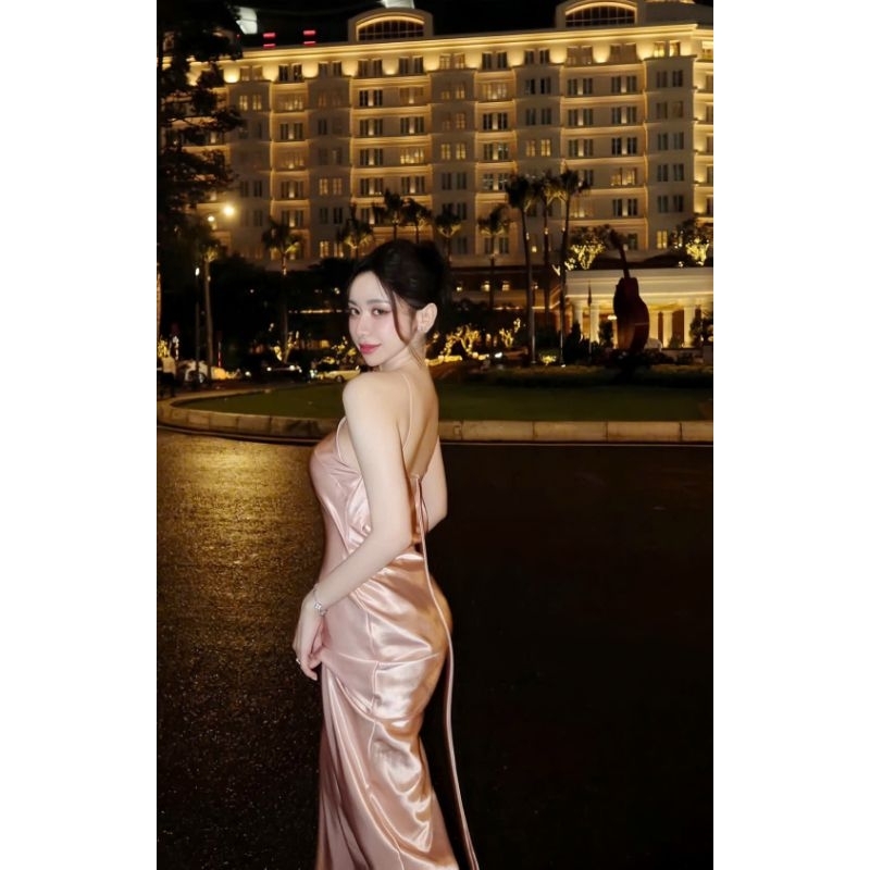 Đầm Lụa Cổ Yếm Hở Lưng Thiết Kế Cao Cấp- Váy Lụa Cổ Yếm Hở Lưng Dáng Dài Đuôi Cá Tôn Dángg làf để | BigBuy360 - bigbuy360.vn