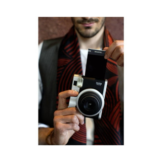 Máy chụp ảnh lấy liền Fujifilm Instax Mini 90 Neo Classic + tặng kèm pin sạc và 1 pack film 10 tấm date 2026