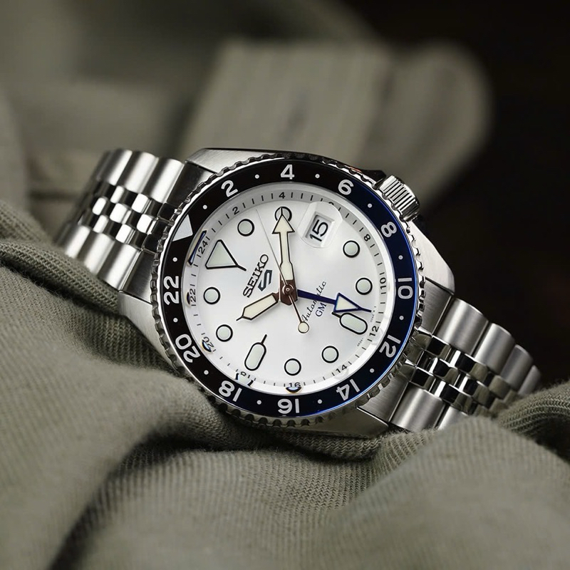 ĐỒNG HỒ NAM Seiko 5 SSK033K1 Automatic GMT Sports White Dial Hardlex Silver Stainless Steel For Men