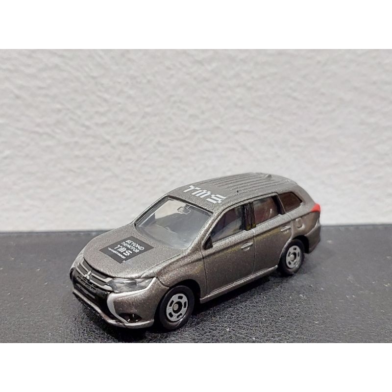 Xe mô hình Tomica 2017 Tokyo Motor Show Commemorative Mitsubishi Outlander PHEV  - Made in Vietnam