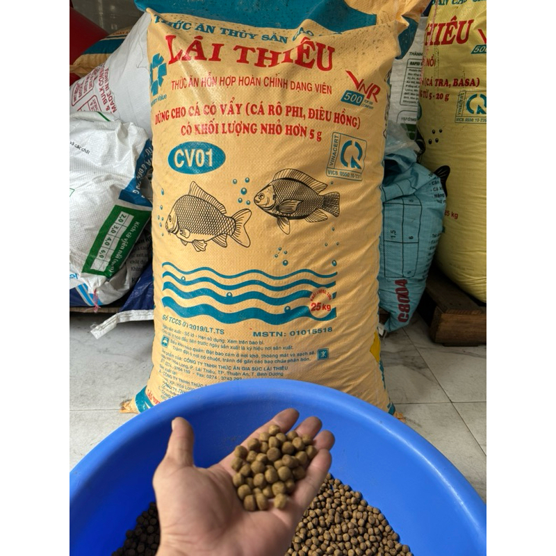 cám câu cá Lái thiêu CV01 dành cho cá rô phi và chép(8ly -40 đạm) mùi tanh nặng