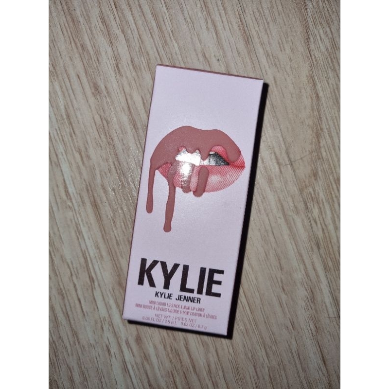 Set son kem lì + chì kẻ môi mini Kylie Lip Kit màu 808 - Kylie