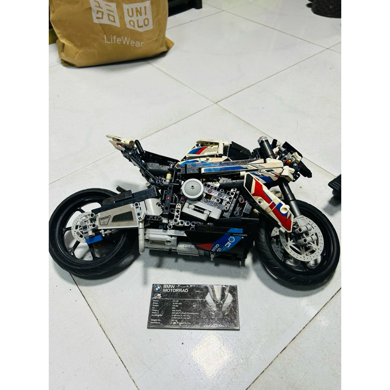 Bộ lắp ghép technic xe moto BWM M1000RR (đã ráp sẵn như hình)