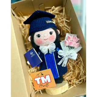 Búp bê tốt nghiệp len handmade ( làm theo yêu cầu đồng phục của các trường) ( các mẫu đều có cầm bằng và hoa)