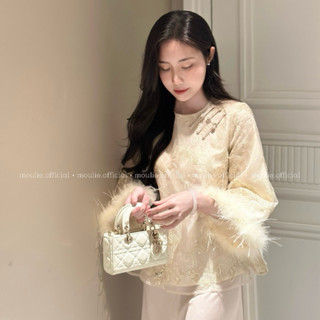  MOULIÉ | Diễm An Set pháp phục đính lông vũ kèm quần lụa 