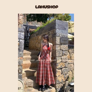 Váy maxi dáng dài body cổ yếm hở lưng hoạ tiết kẻ màu đỏ tươi trẻ (VD08)