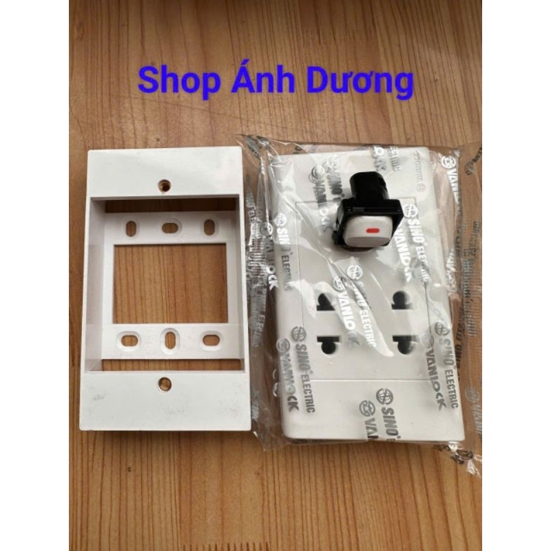 Ổ Cắm Sino 2 Ổ Cắm 1 Công Tắc và Đế Nổi