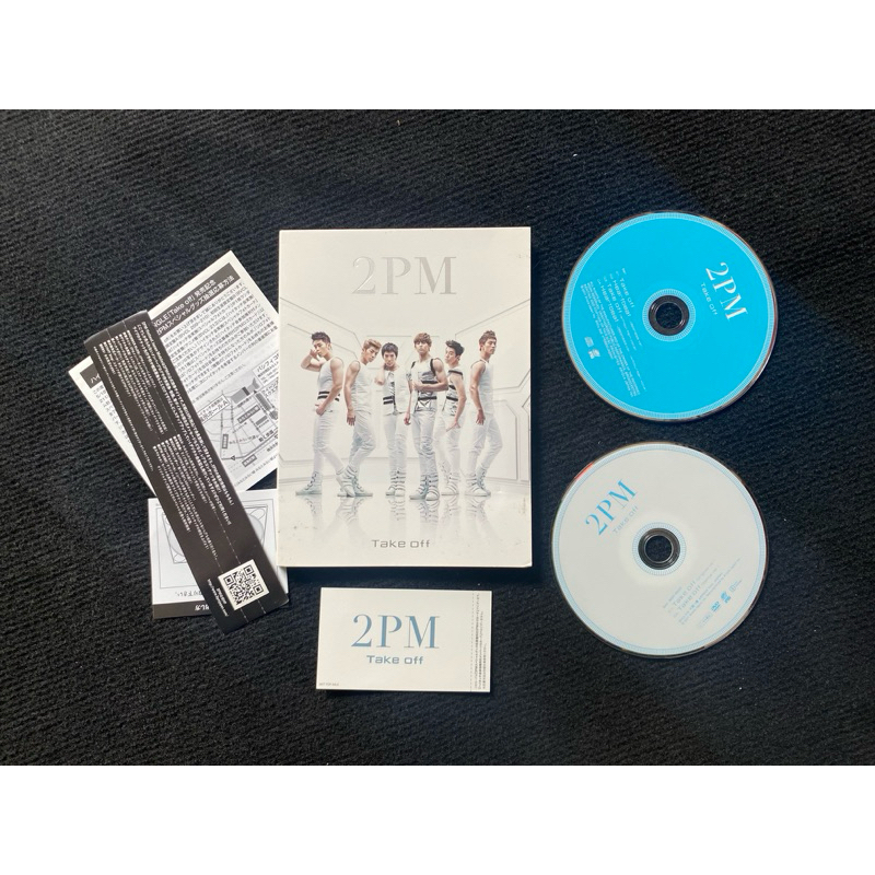 2pm album Nhật Take off gồm CD DVD và mini booklet như hình.
