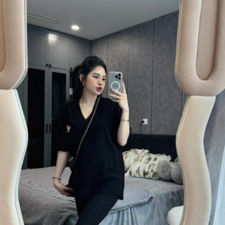 Set Bộ Đồ Nữ Áo Phông Thome Cổ Chữ V Thêu Hình Cún Nổi Phối Viền Xẻ Tà 2 Bên Mix Quần Legging Dài Dáng Freesize