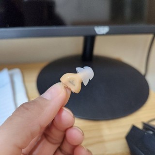 Máy trợ thính siêu nhỏ goodmi,tặng kèm 1 vỉ pin