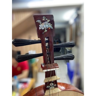 Đàn tứ tròn gỗ hương đỏ khảm trai