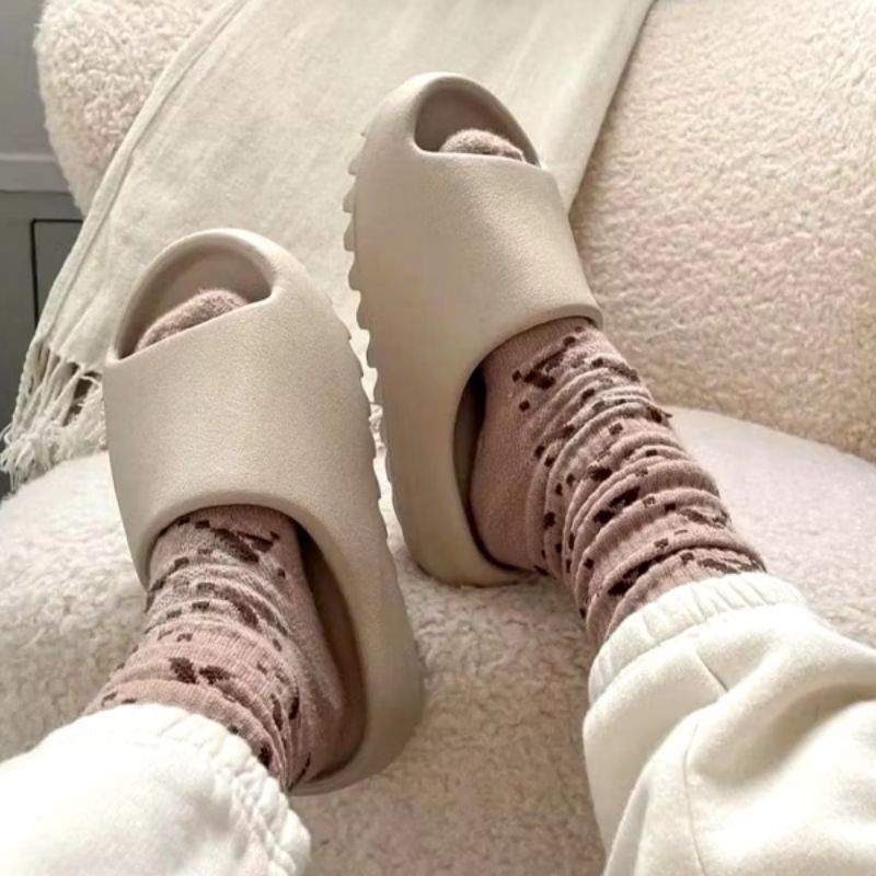 Dép Bánh Mì Nhám Nam Nữ Đúc Nguyên khối Cao 4 cm 2 Màu Hottreld