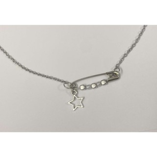 Safety pin bracelet and charm - Vòng tay kim tây có charm treo có hạt màu (màu theo charm)