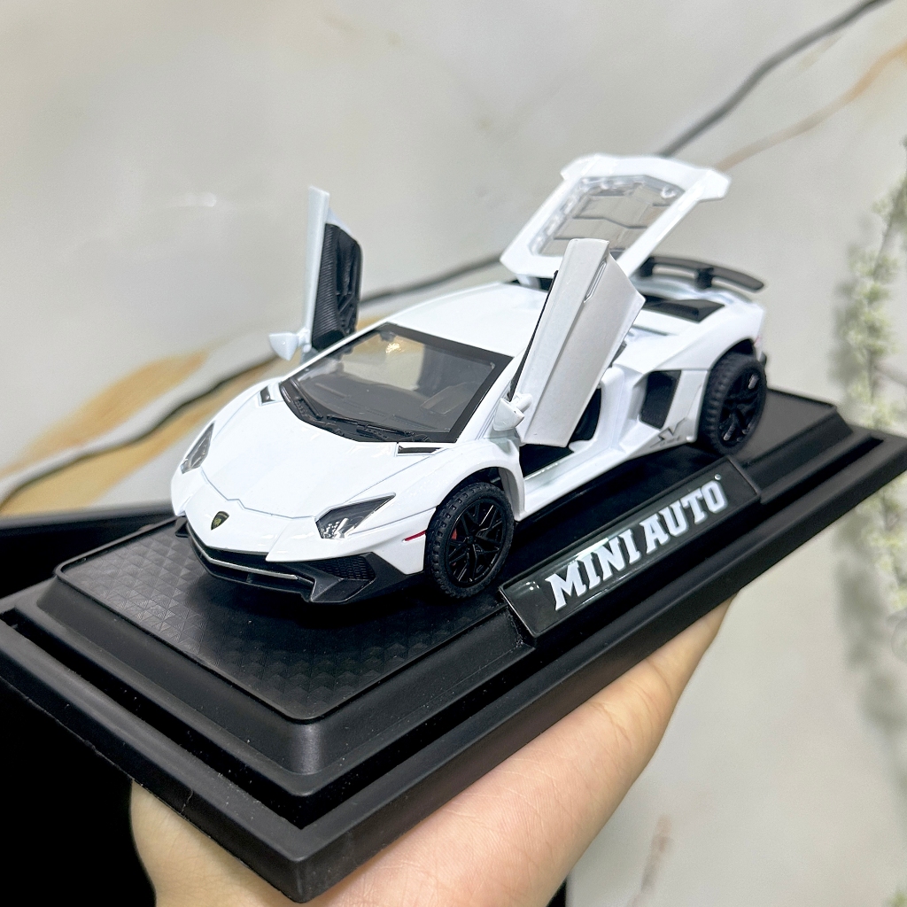 Xe mô hình bằng sắt giá rẻ Aventador SV LP750 tỉ lệ 1:32 kèm đế có đèn âm thanh