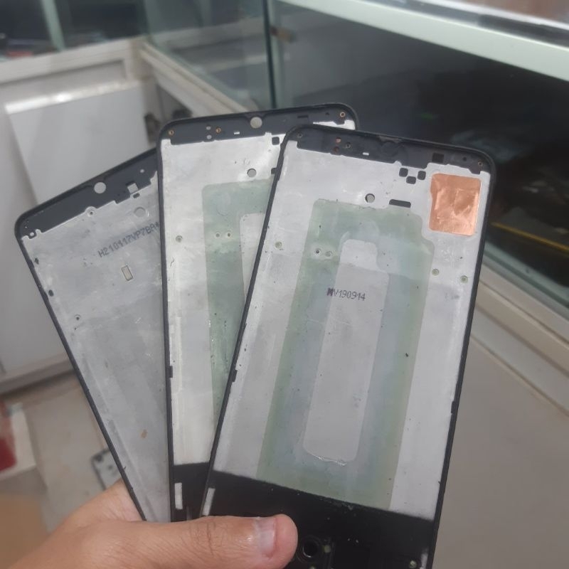 khung xương đỡ màn hình sam sung M51 zin cũ bóc máy chính hãng