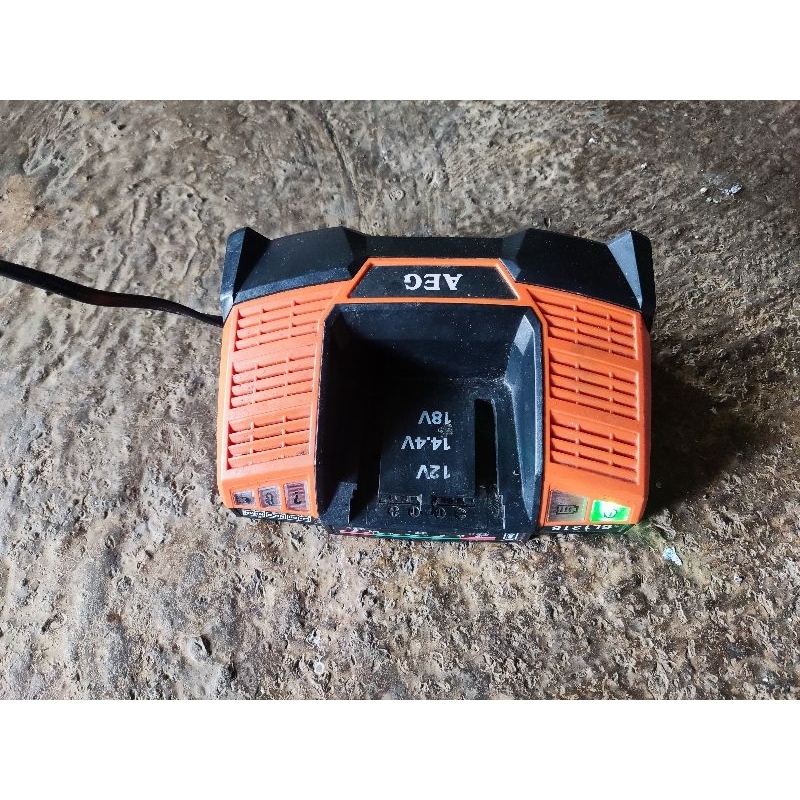 sạc pin AEG, rigit, 12v- 14v4 đến 18v,sử dụng điện 100 đến 120v ,   sạc hoạt động OK