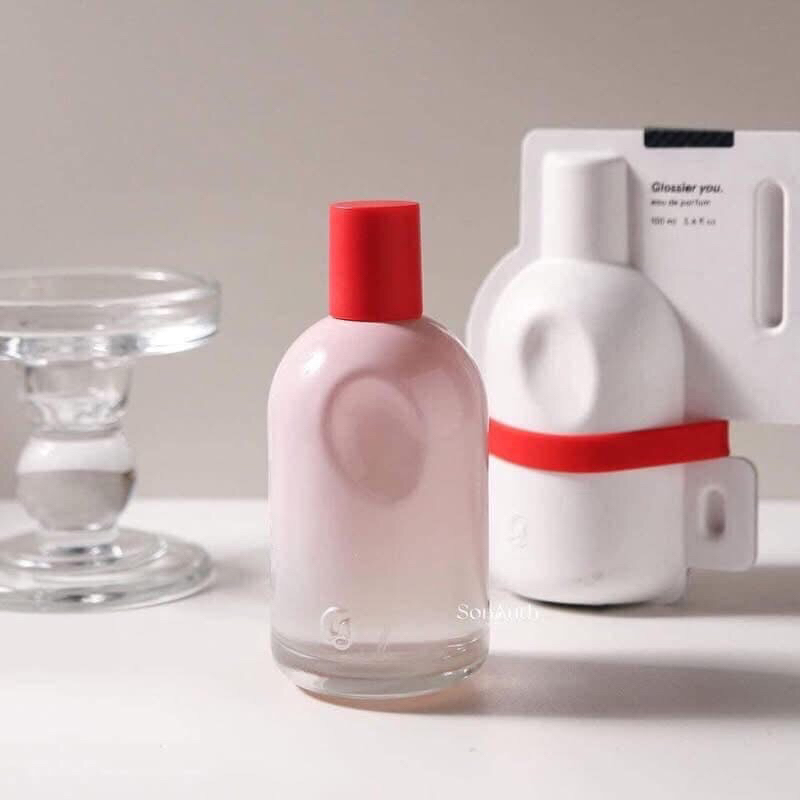 GLOSSIER YOU : Phấn Diên Vĩ thơm dịu dàng