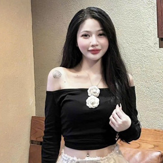 Áo thun gân tăm bẹt vai kiểu đính hoa hồng ❌❌❌m111c Áo Trễ Vai Chất Liệu Thun Gân Co Giãn Đính Hoa Trà