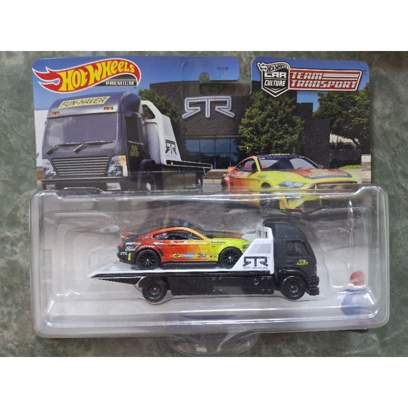HOT WHEELS PREMIUM 2023 FORD MUSTANG BOSS RTR SPEC 5 & AERO LIFT TEAM TRANSPORT