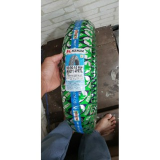 Vỏ (lốp) Xe máy KENDA REAL 90/90-14 Không Ruột (không săm) theo Xe Vision, Airblade 125, YADEA (tặng kèm 1 van cong)