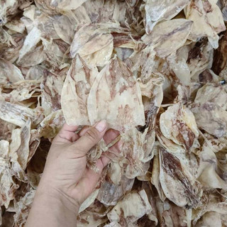 Nửa kg mực khô size trung vừa ăn, mực mới về liên tục, mực ăn ngon và ngọt.