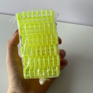 Ống gai cuốn tóc uốn tóc dập tóc đường kính 2cm màu ngẫu nhiên😍