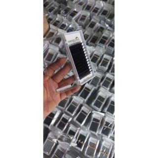 Mi khay 0.07 diamond và legendary lash đủ độ cong và dày và dài .