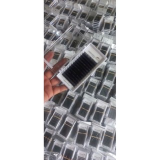 Mi khay 0.07 diamond và legendary lash đủ độ cong và dày và dài .