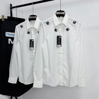 Áo sơ mi trắng nam dài tay Đôn chề trơn thêu logo chữ DG quanh cổ che khuy dáng đơn giản