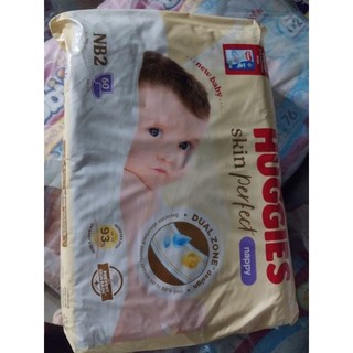 (Đơn từ 2g tặng xe lắp ghép - mẫu mới) Miếng lót sơ sinh Huggies NB2 60 miếng