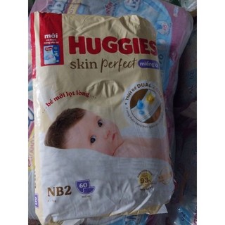 (Đơn từ 2g tặng xe lắp ghép - mẫu mới) Miếng lót sơ sinh Huggies NB2 60 miếng