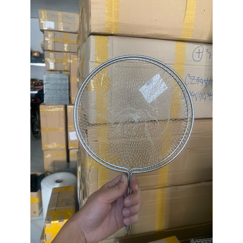 Vợt lưới cước khung inox.( mắt lưới 0,7cm )