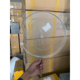 Vợt lưới cước khung inox.( mắt lưới 0,7cm )