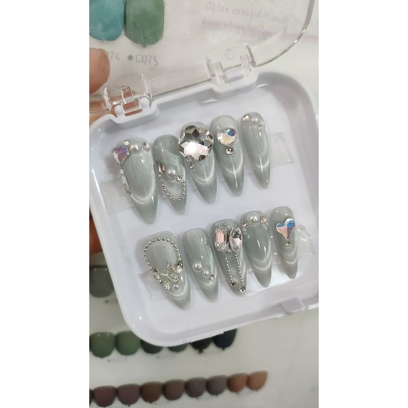 Q70/ Kim Anh nailbox mẫu trắng mắt mèo sáng đẹp