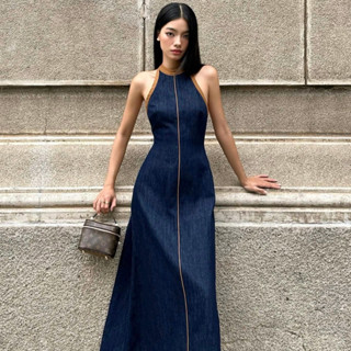 [E.S.T] Đầm Cổ Yếm Hở Lưng Dáng Dài Chất Denim Viền Nâu Cá Tính | D25-005