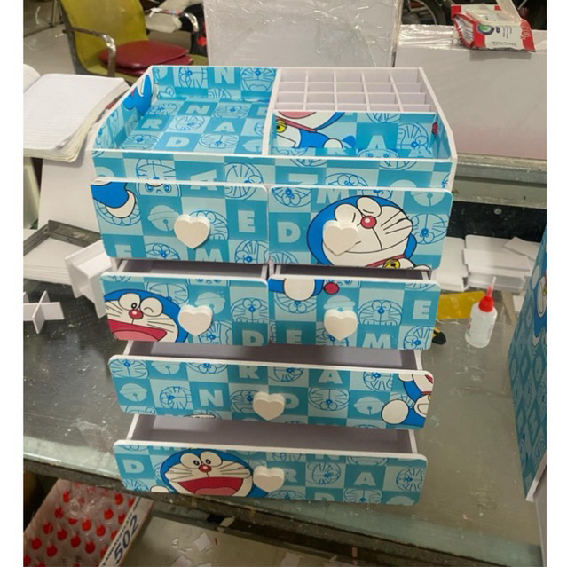 kệ đựng mỹ phẩm 5 tầng đô rê mon