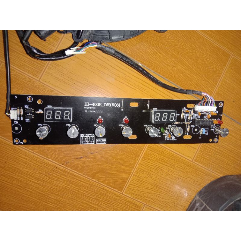 mạch điều khiển hiển thị của bếp đôi từ và Hồng ngoại Kangaroo KG499N, KG496i tháo bếp còn đẹp