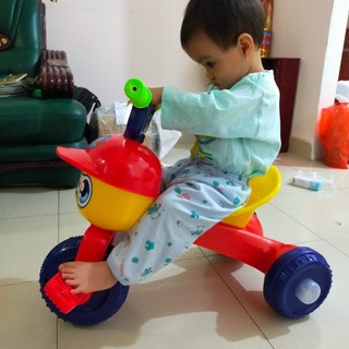 Xe đạp 3 bánh con kiến bánh phát sáng có đèn.