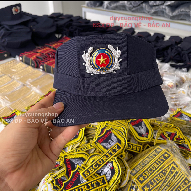 Nón đen bảo vệ kèm sao